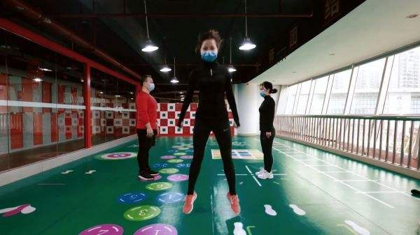 室內(nèi)健身器械.jpg 室內(nèi)健身器械.jpg